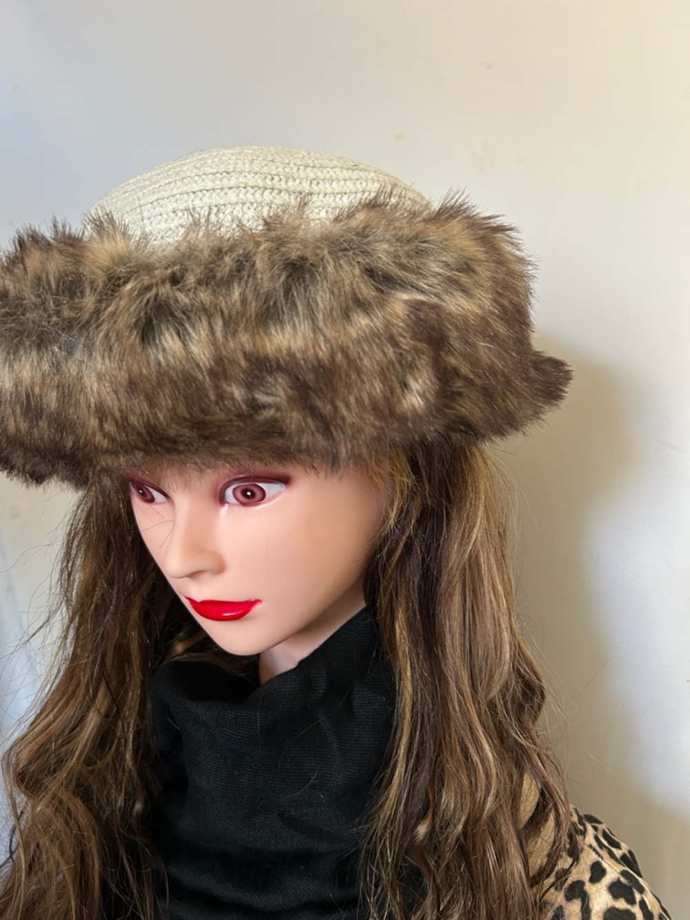 Jaclyn Smith Cream Knit Hat‎ with Brown Faux Fur Trim